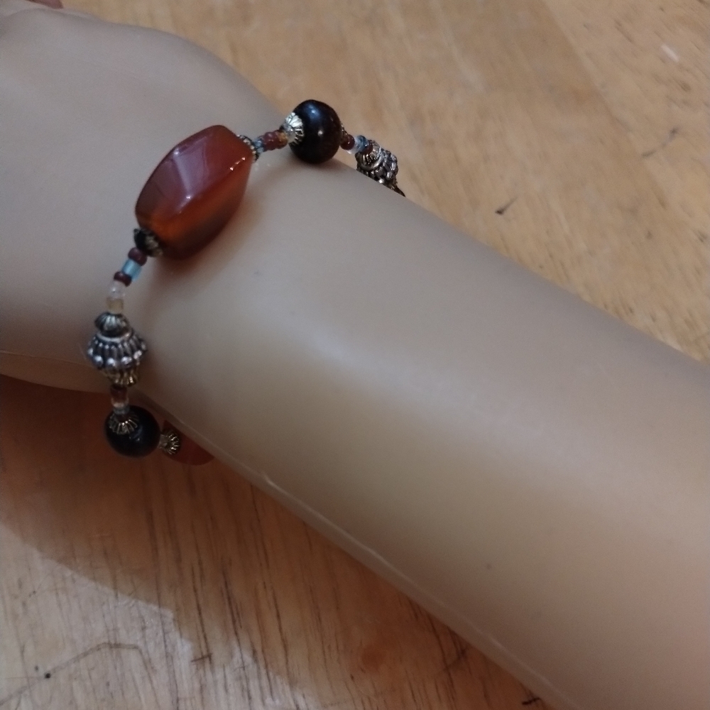 Women's stretchy beaded bracelet